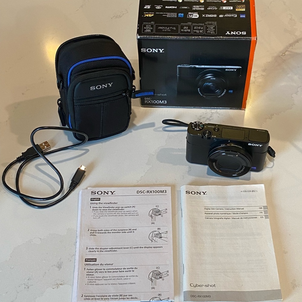 Sony DSC RX iii Camera kit Cyber Shot NICE!